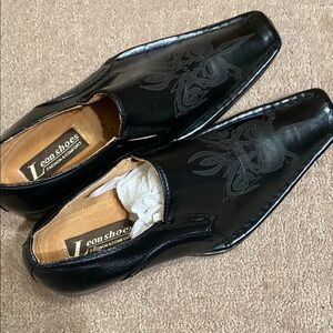 Black Men's NWOT Size 8 Loafers